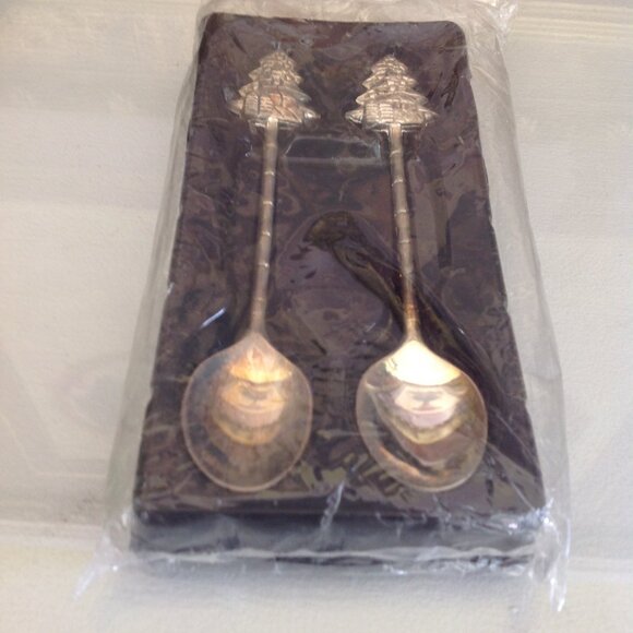 Royal Elegance Silverplated Collectible Spoon Set - Picture 3 of 3